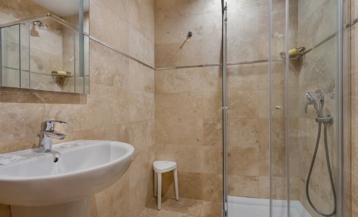 Plaza Regency Hotel Bathroom_Joel Gueller Photography