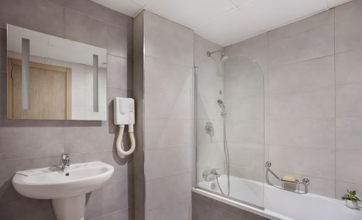 Plaza Regency Hotel Bathroom_Joel Gueller Photography