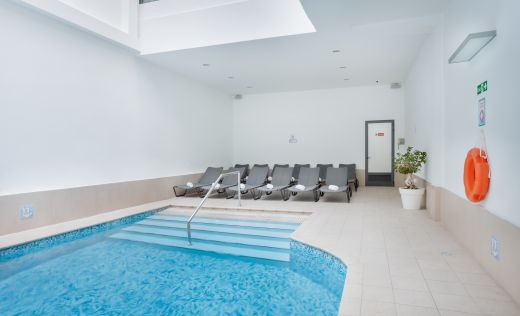 Plaza Regency Indoor Pool:_Joel Gueller Photography