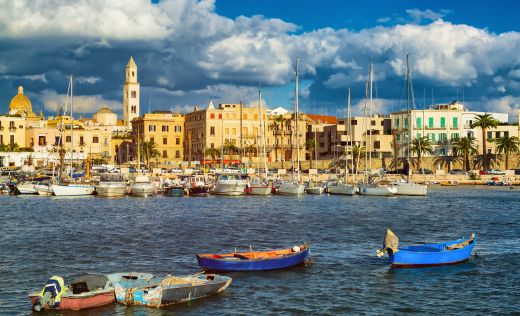 Bari Hafen 1126882917